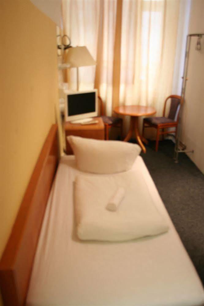Hotel-pension Adamshof 2* Berlim