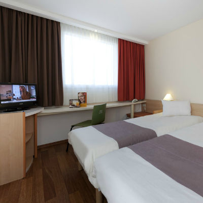 Hotel Me And All East Side, By Hyatt 4*