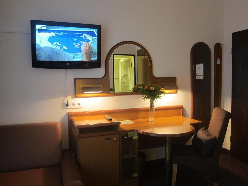 Atrium Hotel 2*