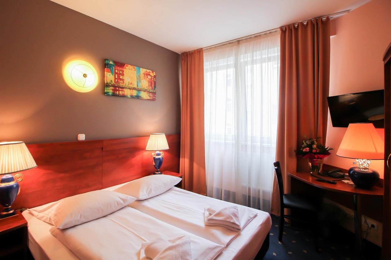 Hotel Atrium Charlottenburg 3*
