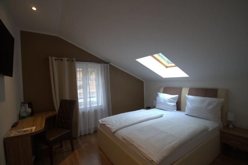 Elliot Hotel