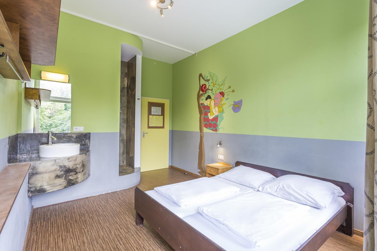 Sunflower Hostel *
