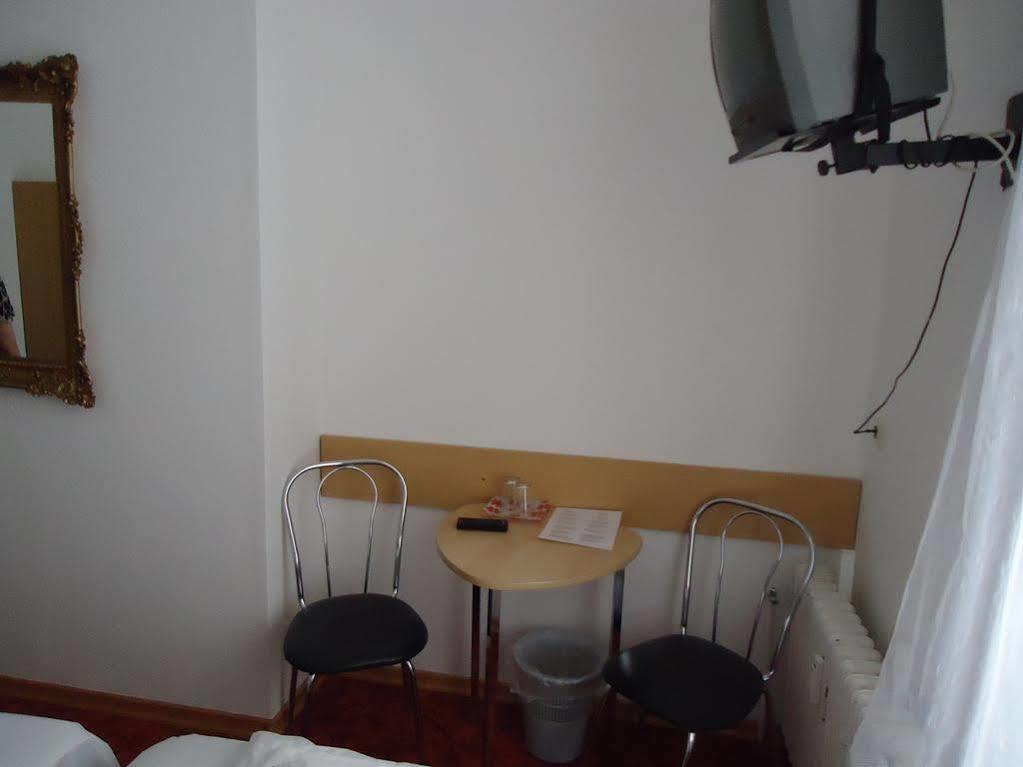 Adam Hotel