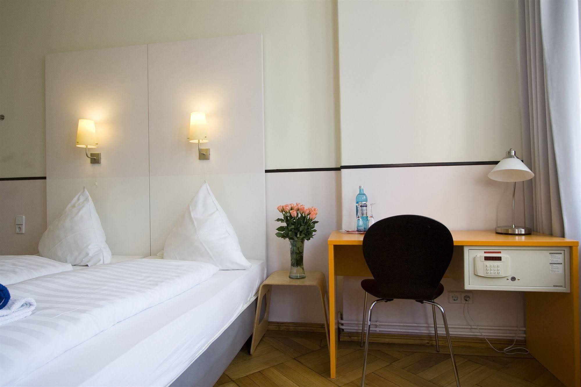 Hotel Alex