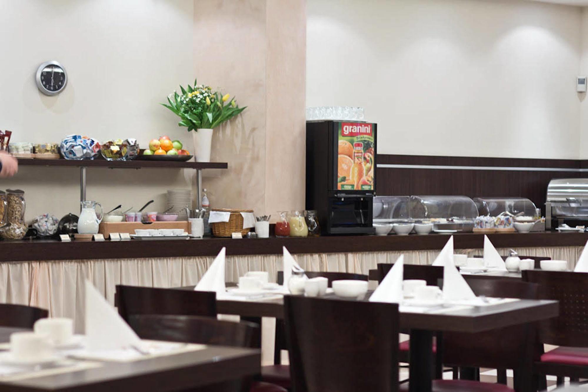 Ivbergs Messe Hotel 3*