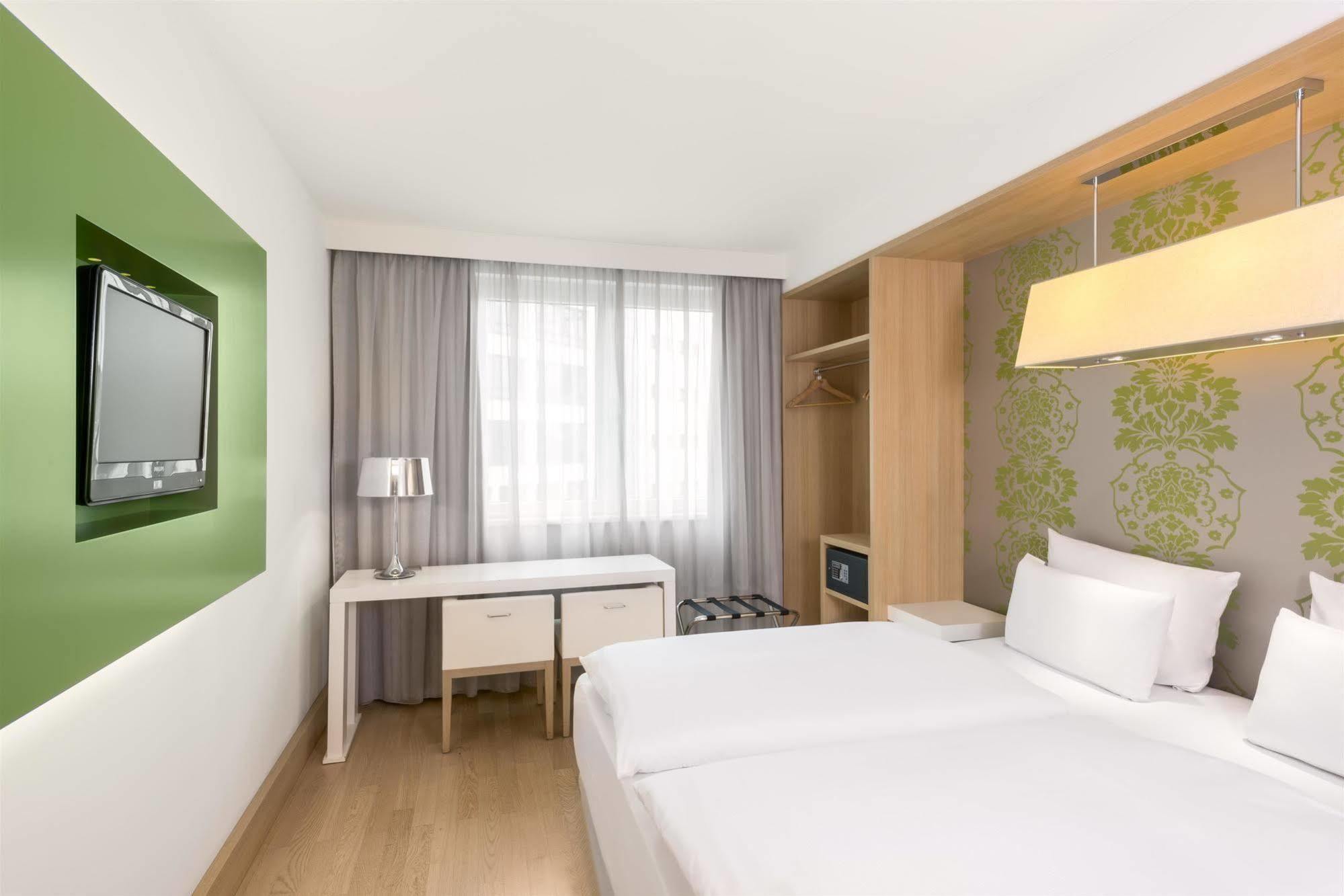Nh Potsdamer Platz Hotel