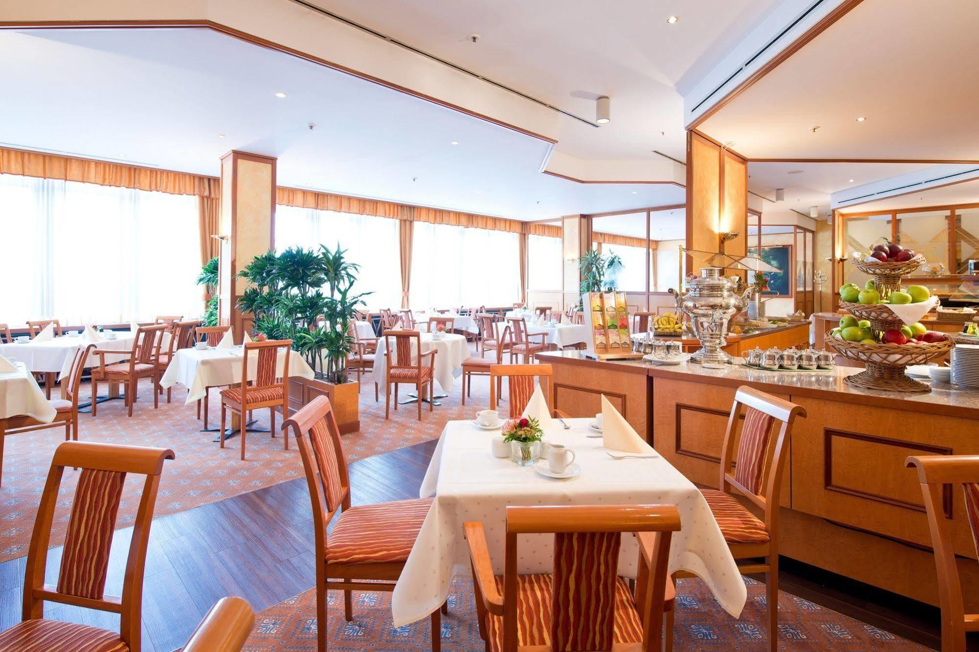 Steglitz International Hotel 4*