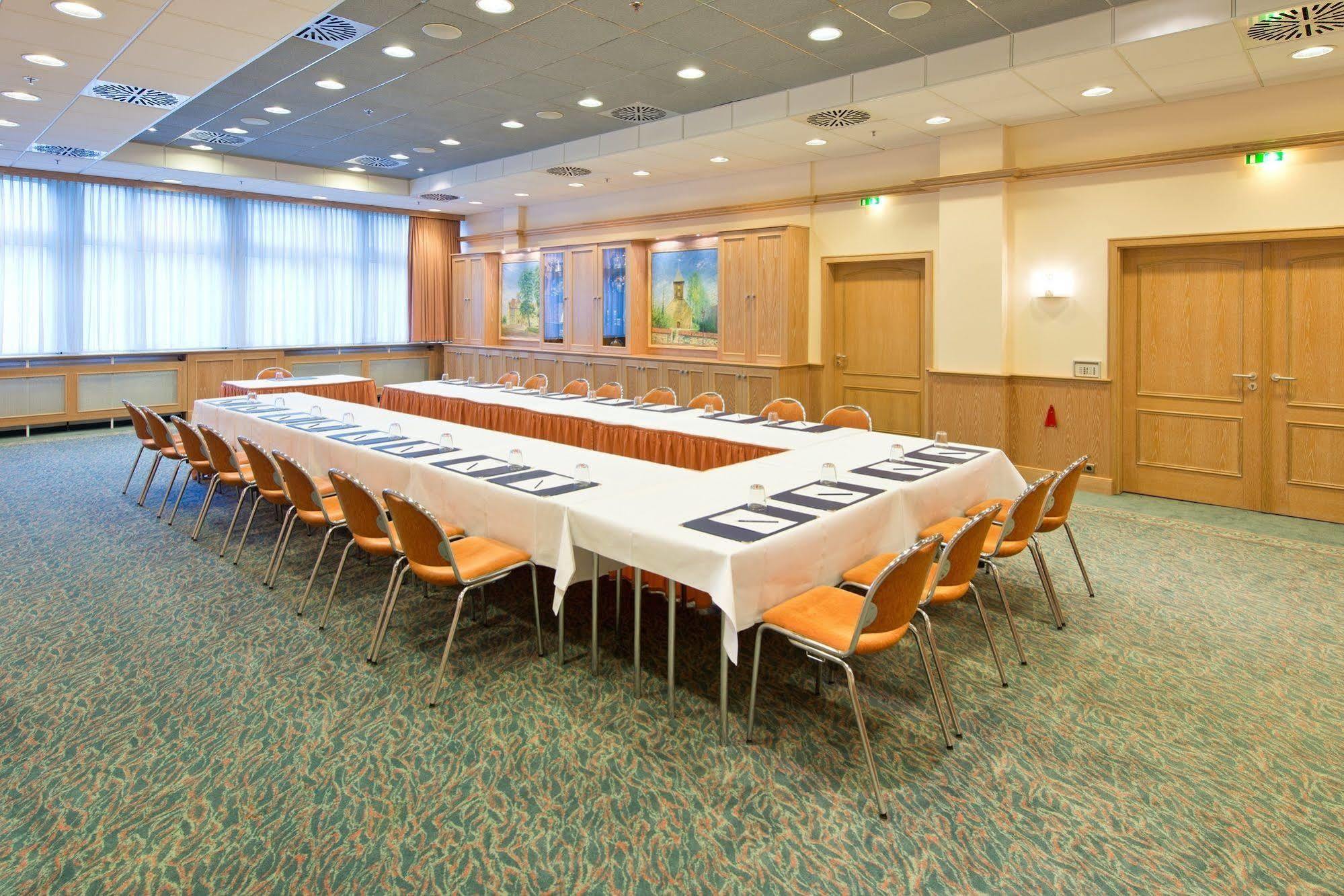 Steglitz International Hotel 4*