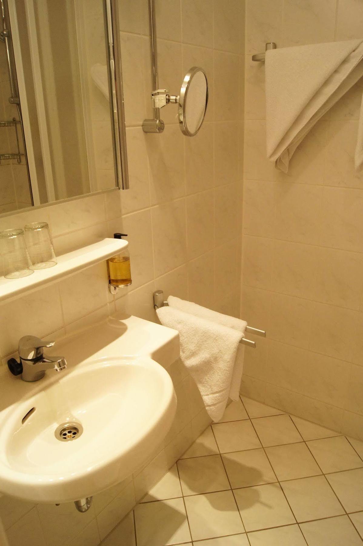 Hotel Plaza Am Kurfuerstendamm 3*
