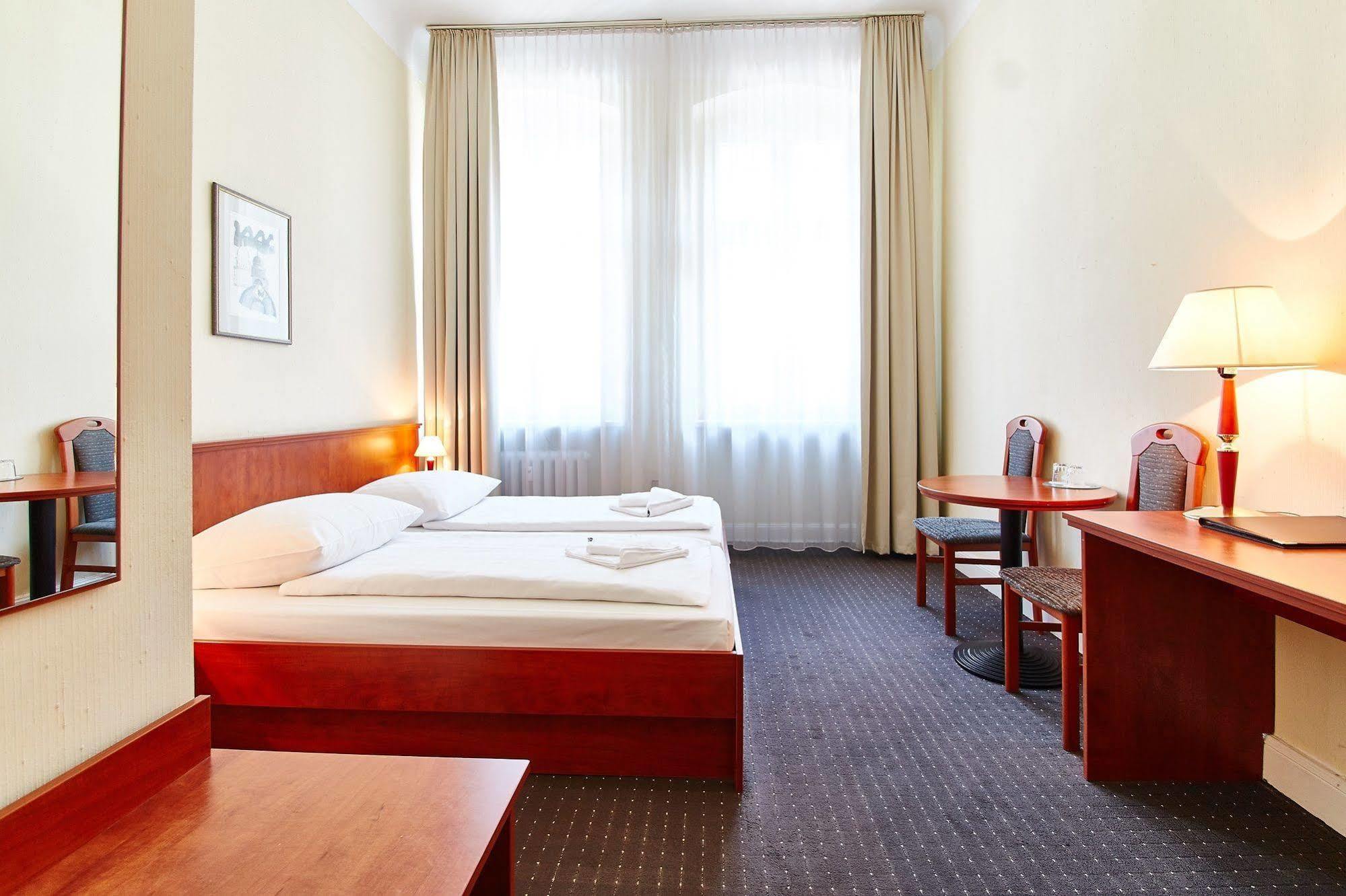 Hotel Selina West
