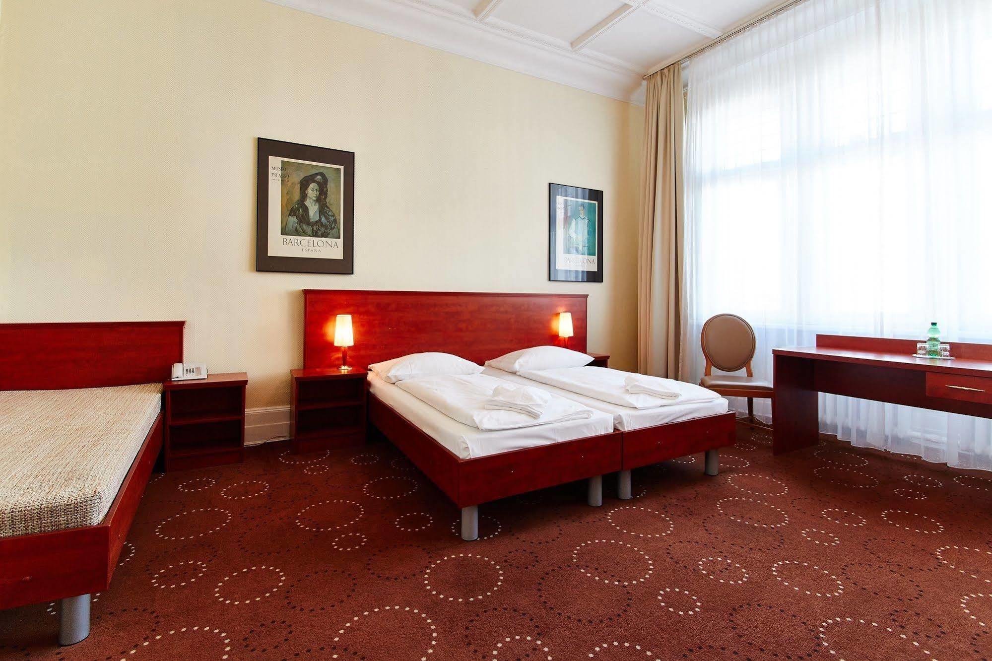Selina West Hotel