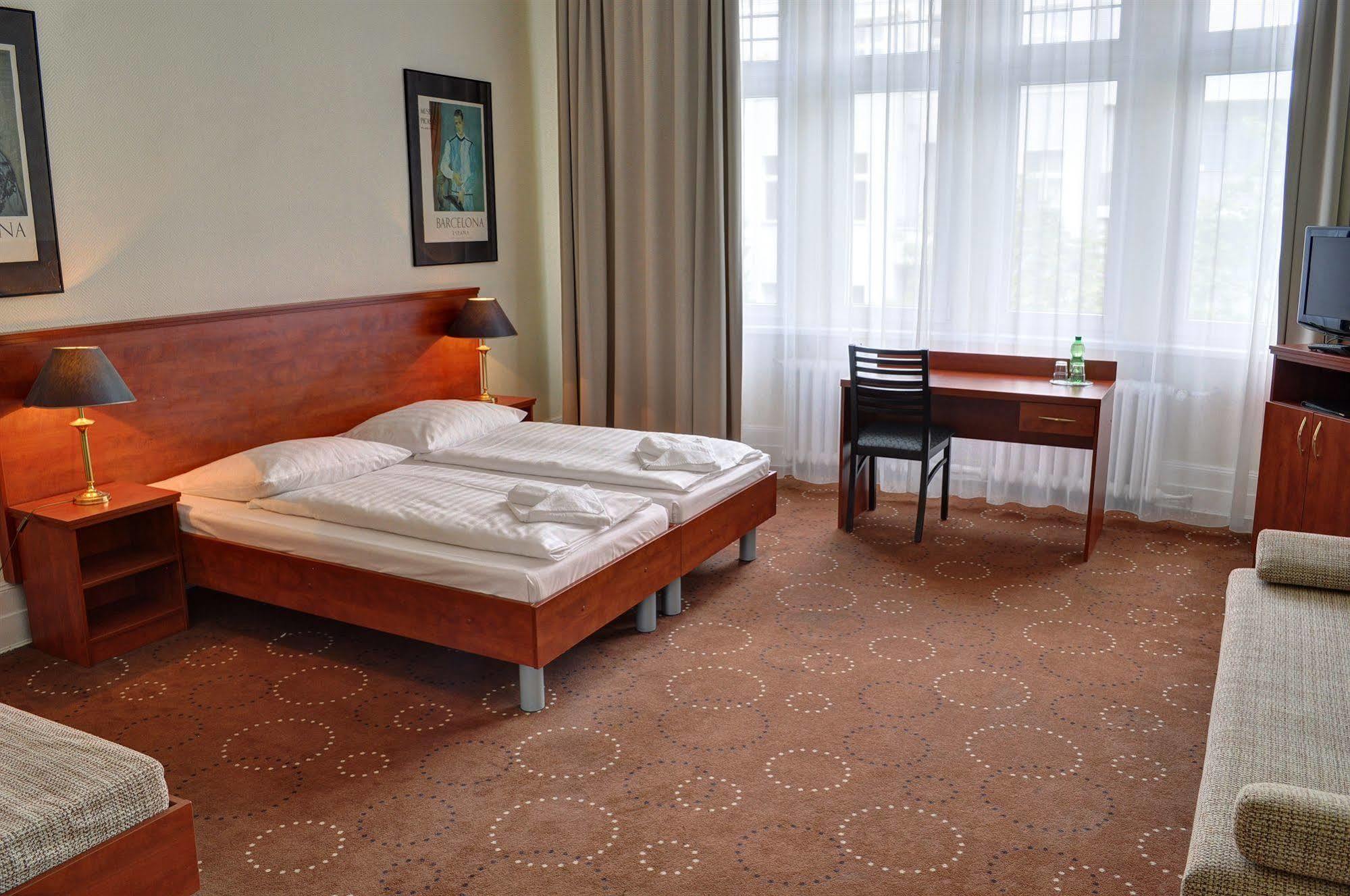 Selina West Hotel 3*