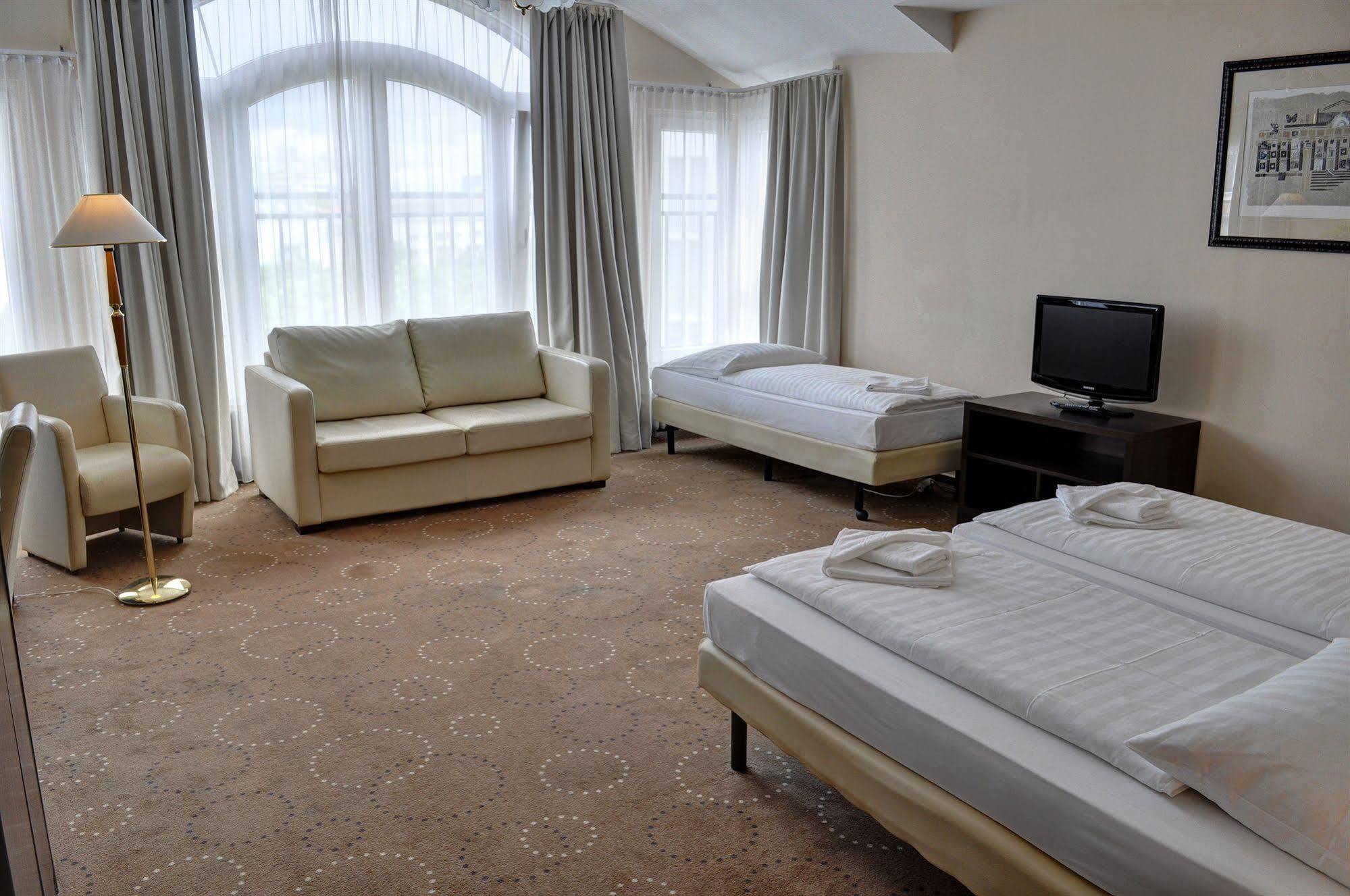 Hotel Selina West