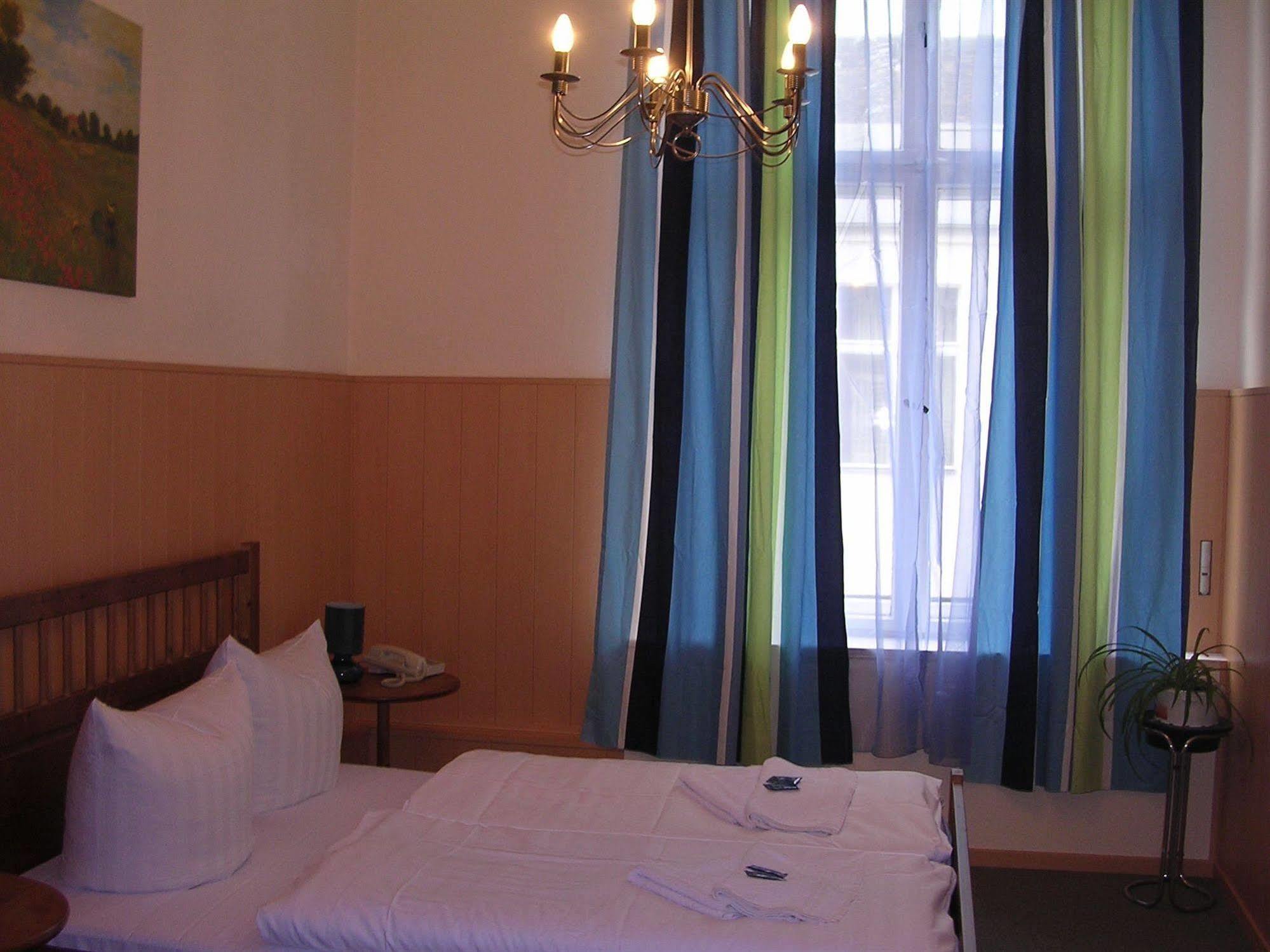 Hotel-pension Rheingold Am Kurfuerstendamm 2* Berlin