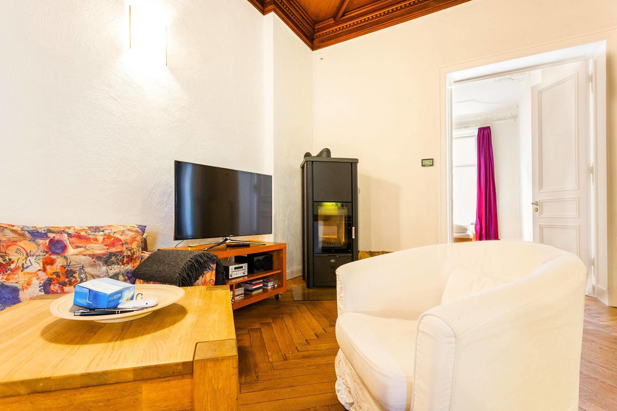 Aptc Downtown Monument4rent Near Checkpoint Charlie Apartment *