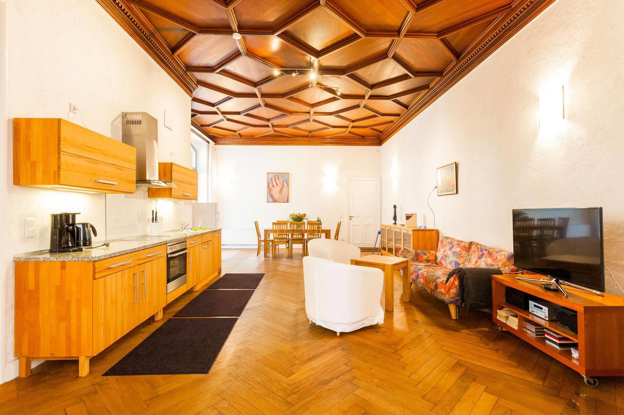 Aptc Downtown Monument4rent Near Checkpoint Charlie *