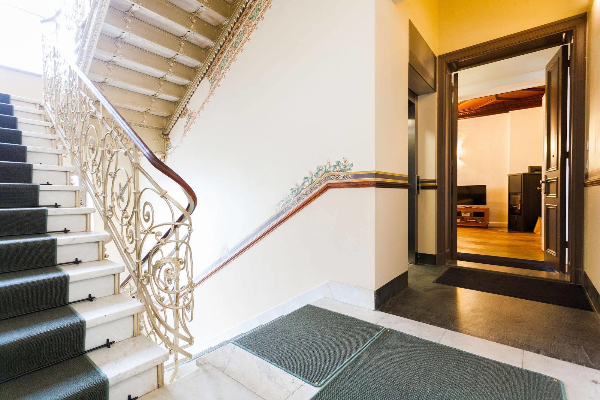 Aptc Downtown Monument4rent Near Checkpoint Charlie Berlin