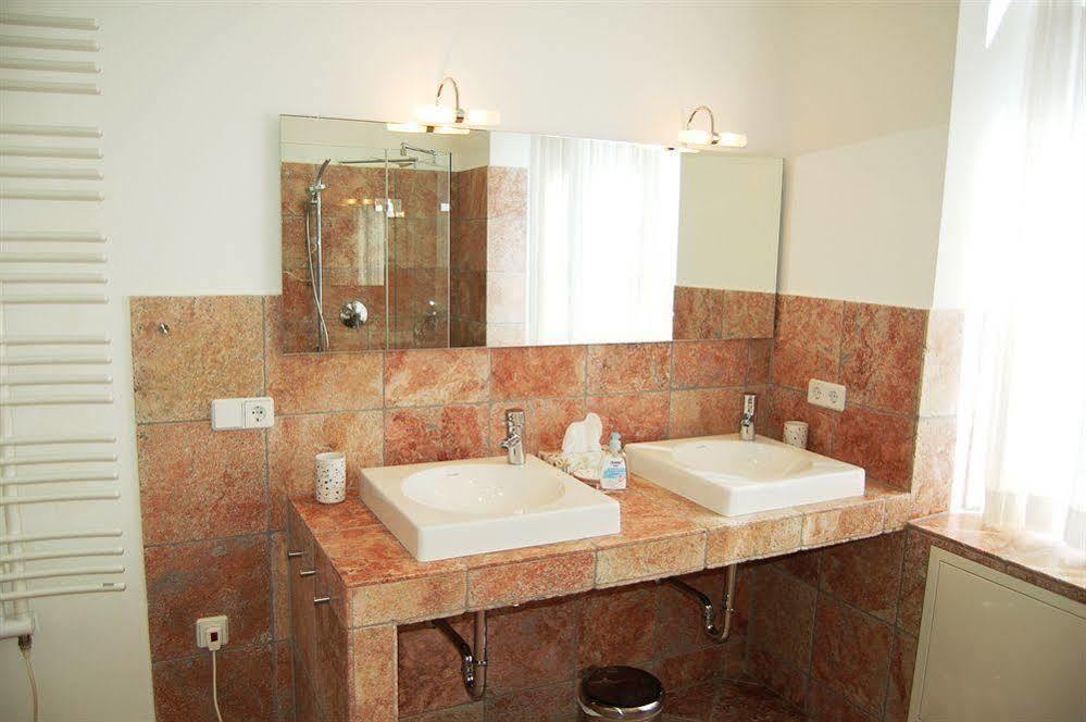 Aptc Downtown Monument4rent Near Checkpoint Charlie *
