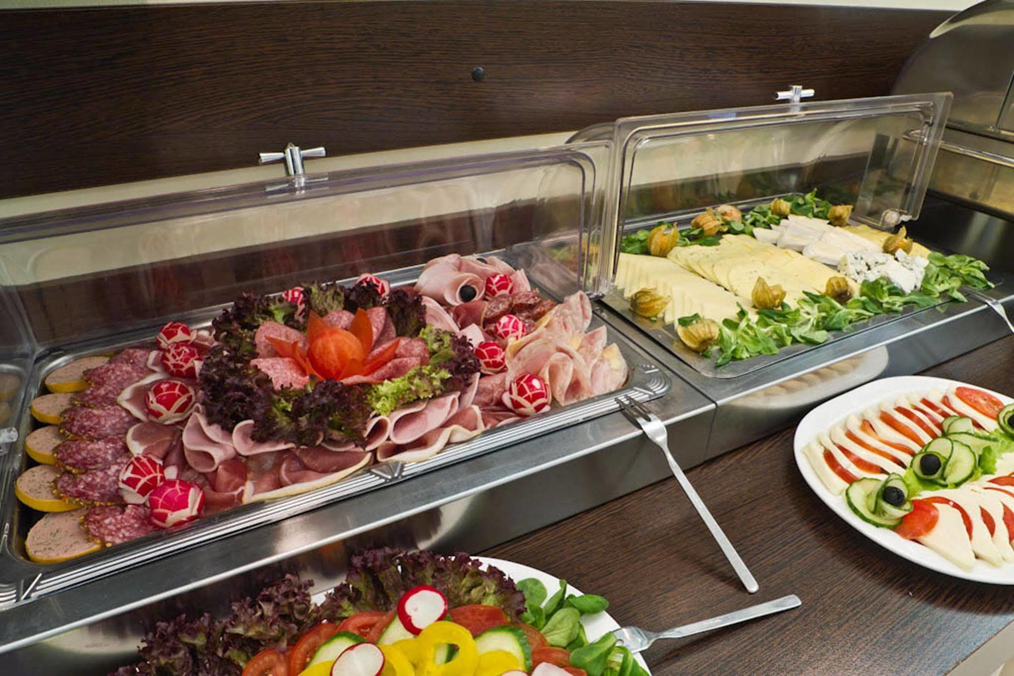 Ivbergs Messe Nord Hotel 3*
