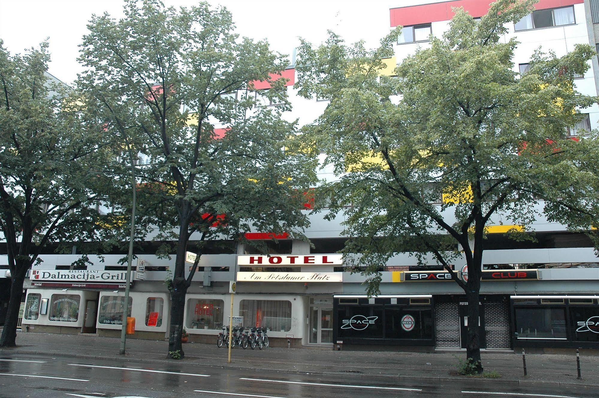 Alper Am Potsdamer Platz