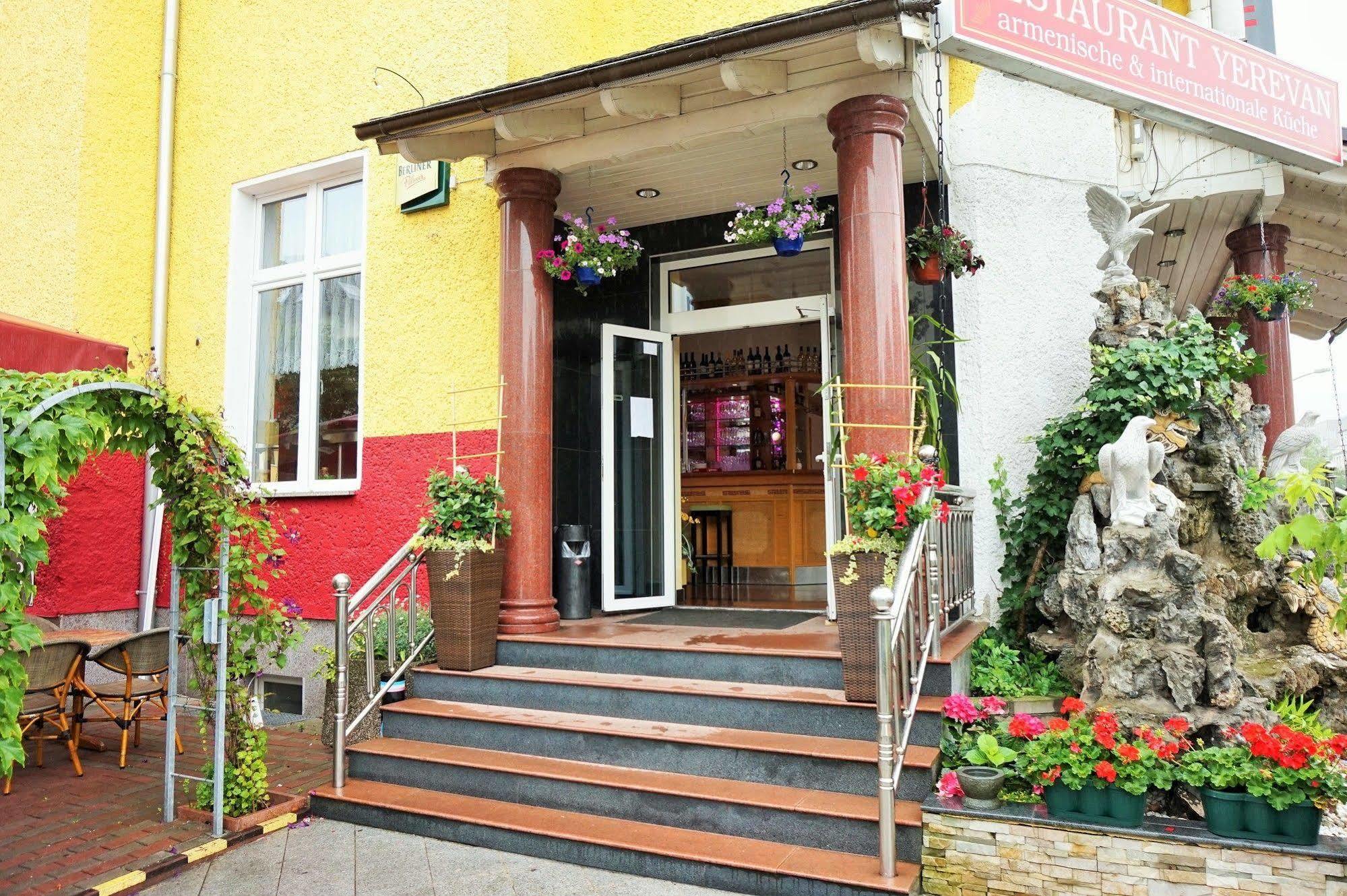 Karlshorst Hotel 3*