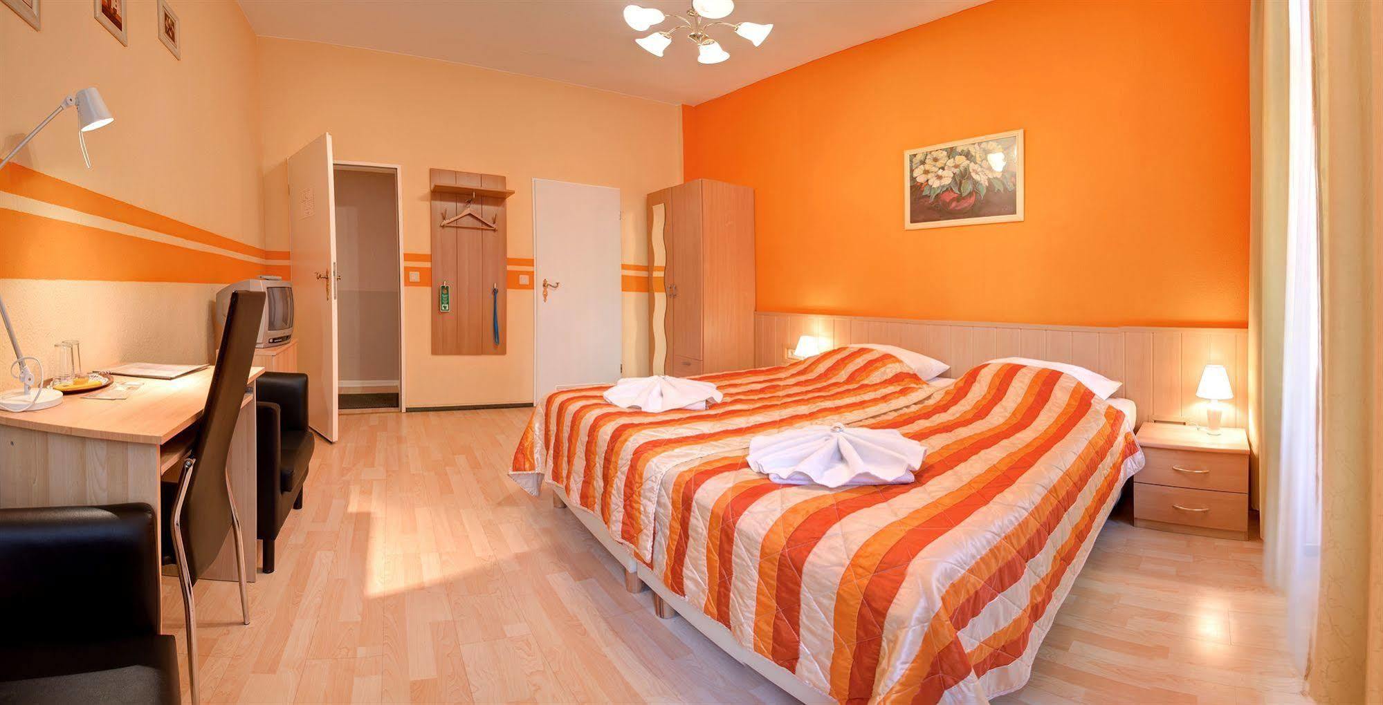 Guest house Hotel-pension Am Savignyplatz 2*
