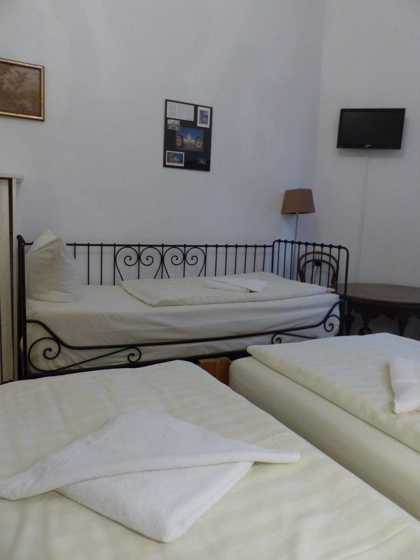 Waizenegger Am Kurfuerstendamm Guest house 2*