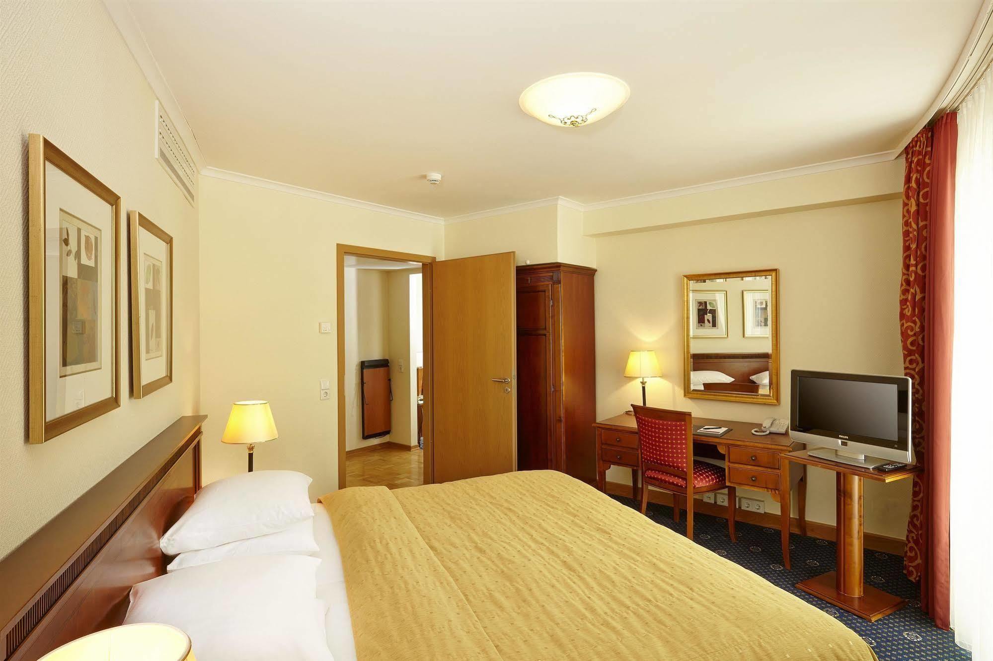 Hotel Hyperion