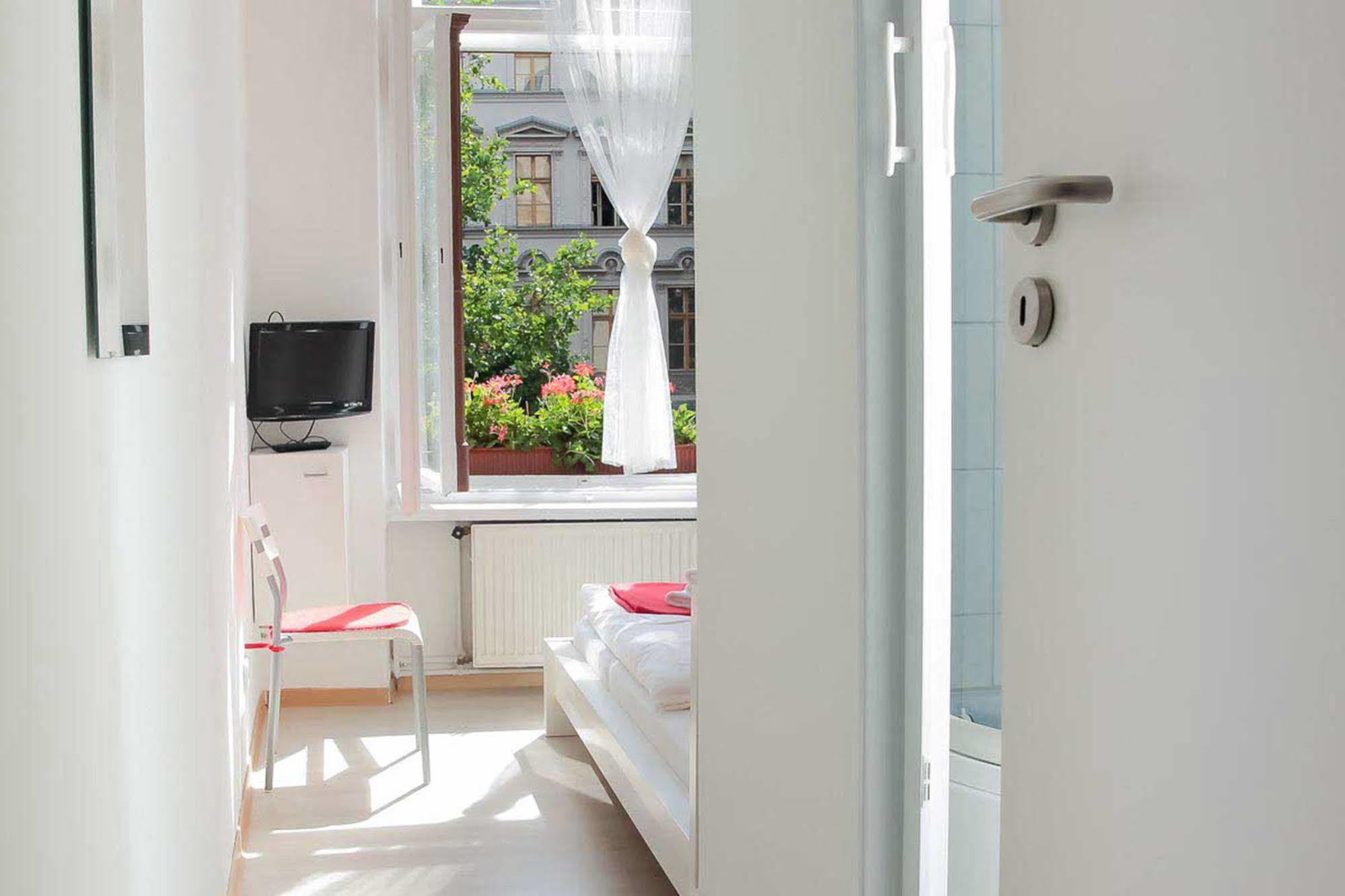 Gastehaus City Stop Guest house 3*