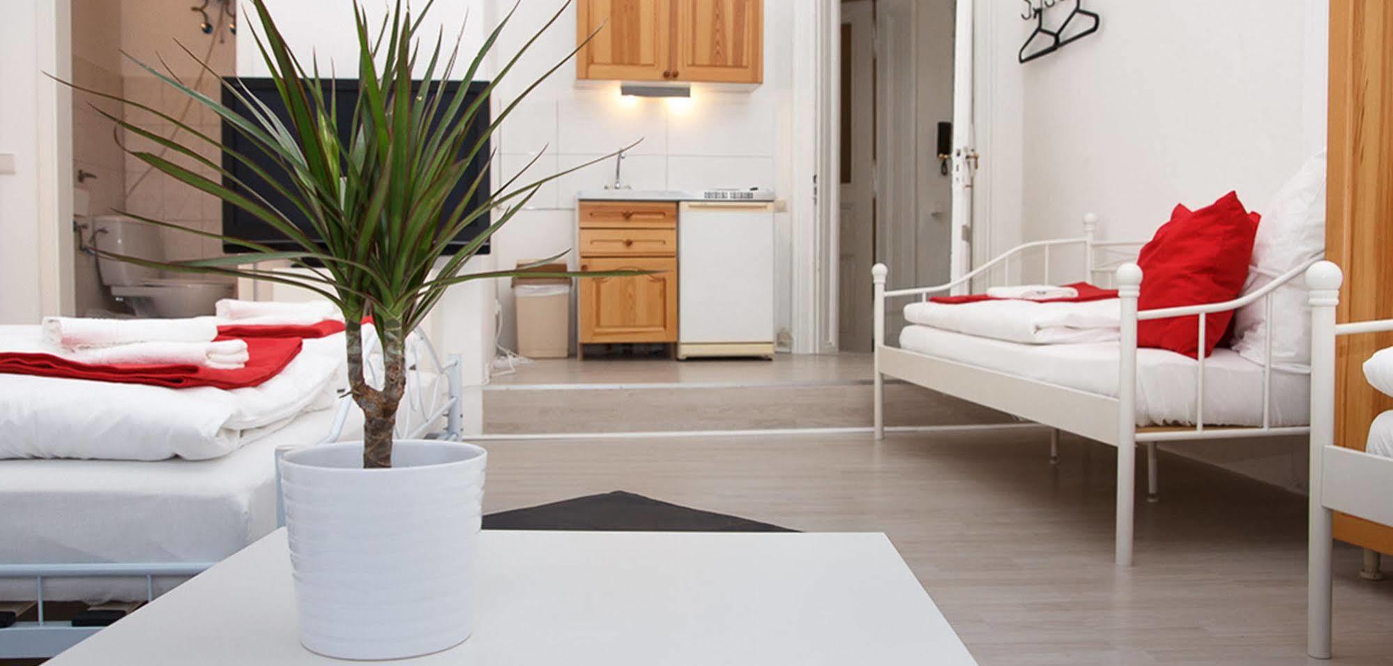 Gastehaus City Stop Guest house 3*