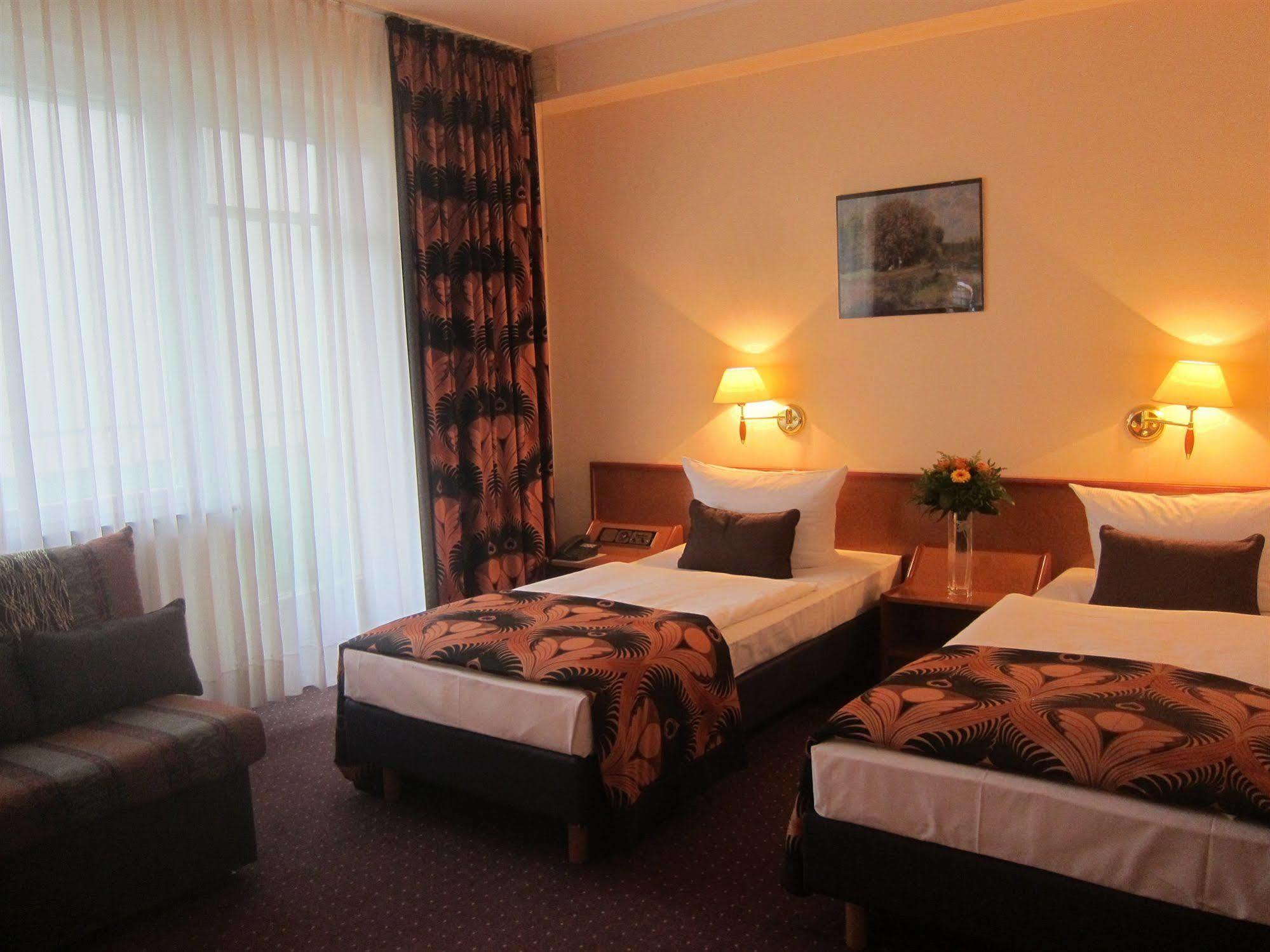 Atrium Hotel 2*