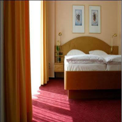 Hotel Kurfuerstendamm Am Adenauerplatz 3*