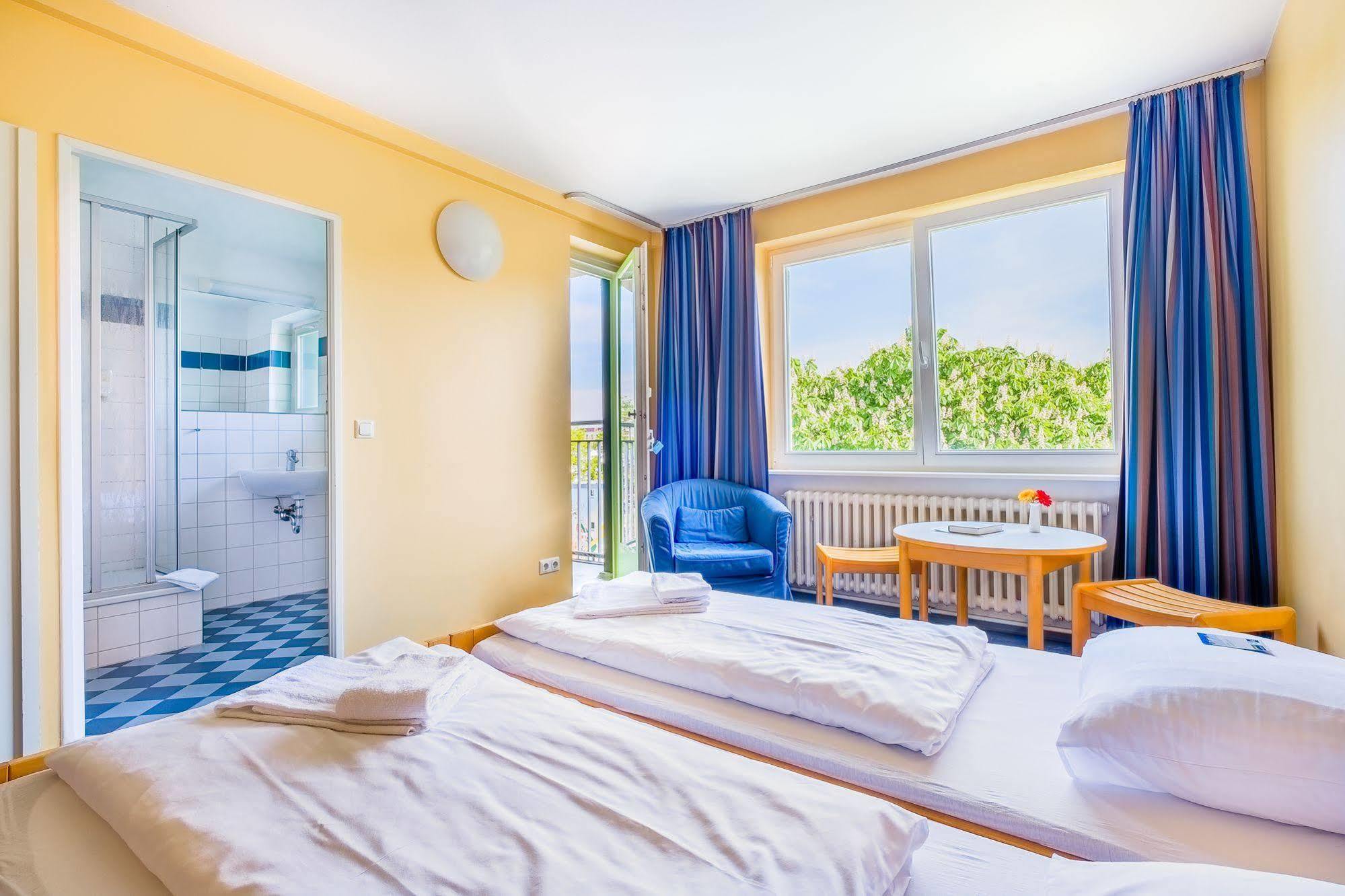 Martas Gaestehaeuser Hauptbahnhof Hostel *