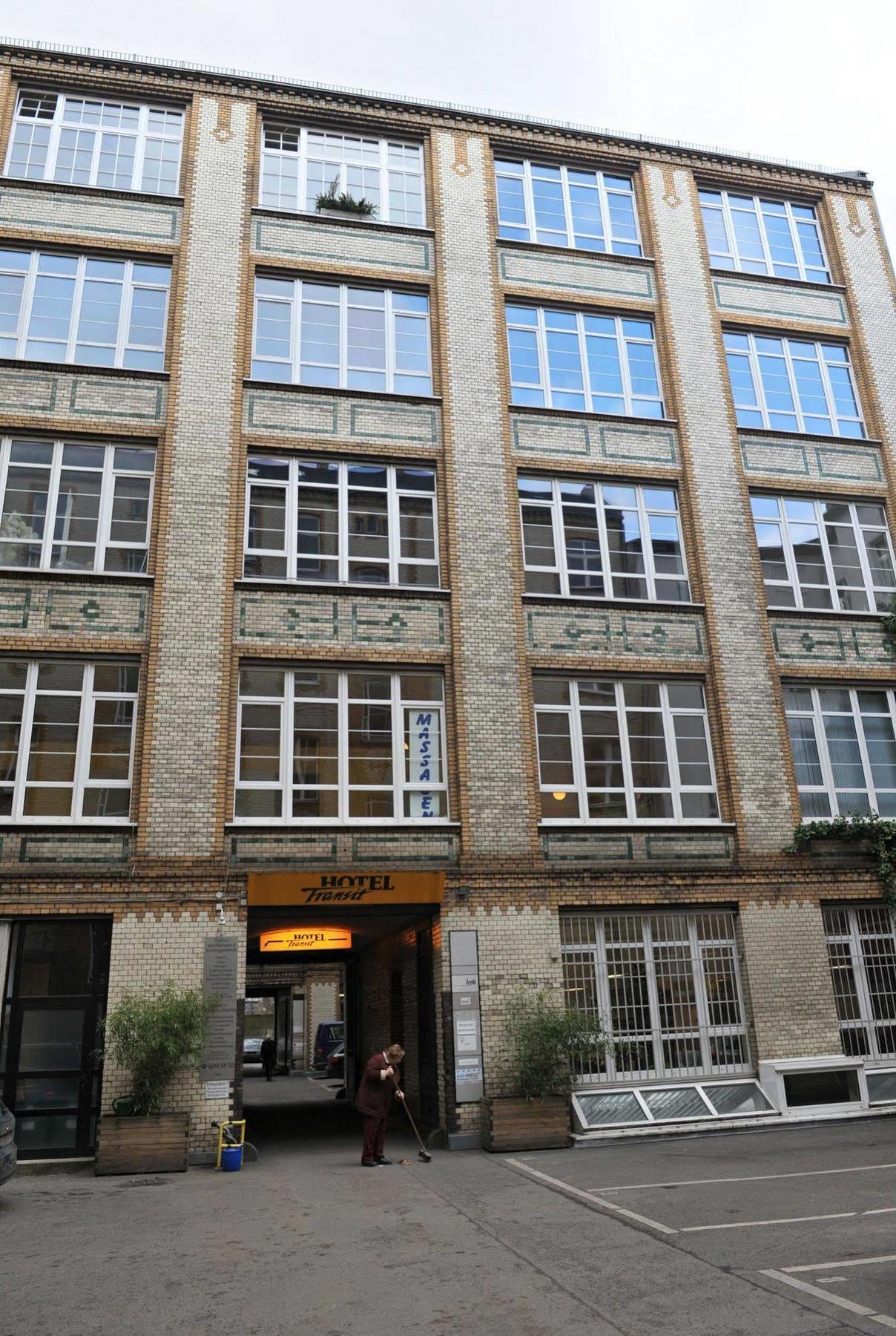 Transit Hotel 2*