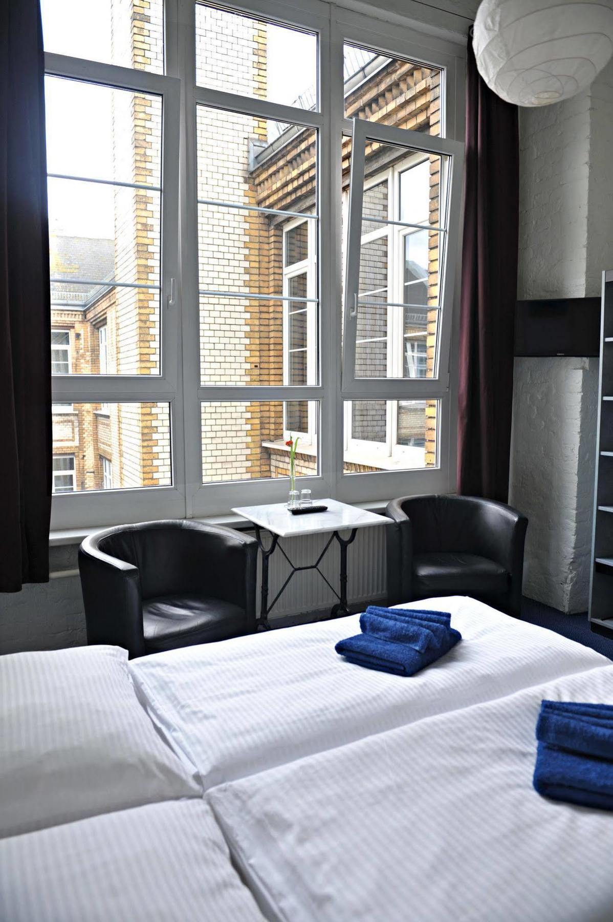 Transit Hotel 2*