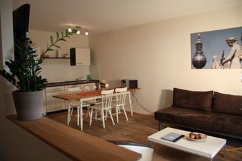 Schoenhouse Avenue - Digital Access Apartment
