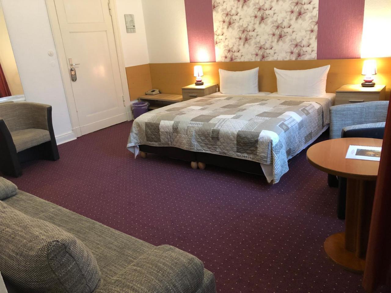 Castell Am Kurfuerstendamm 3*
