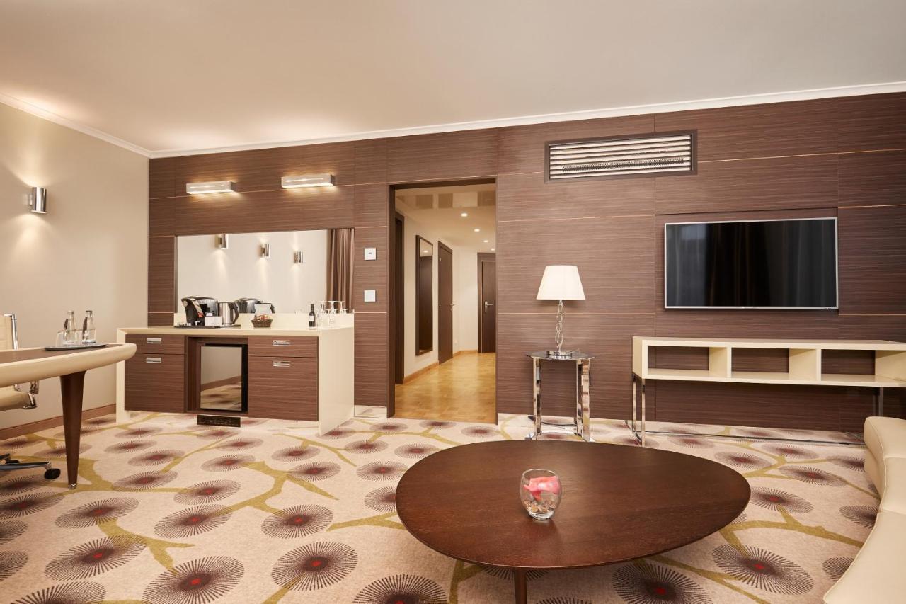 Hyperion Hotel 5*