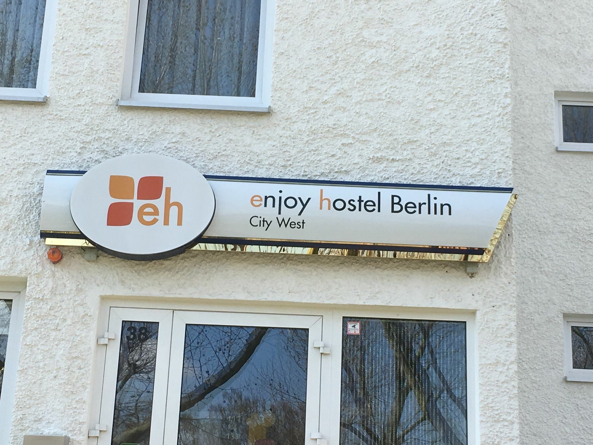 Enjoy West Hostel *