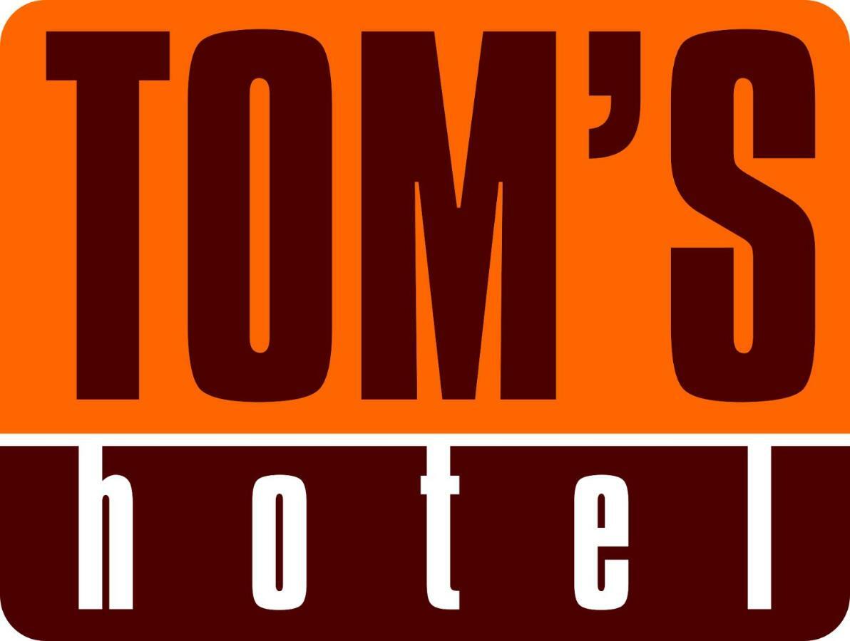 Tom's 3*