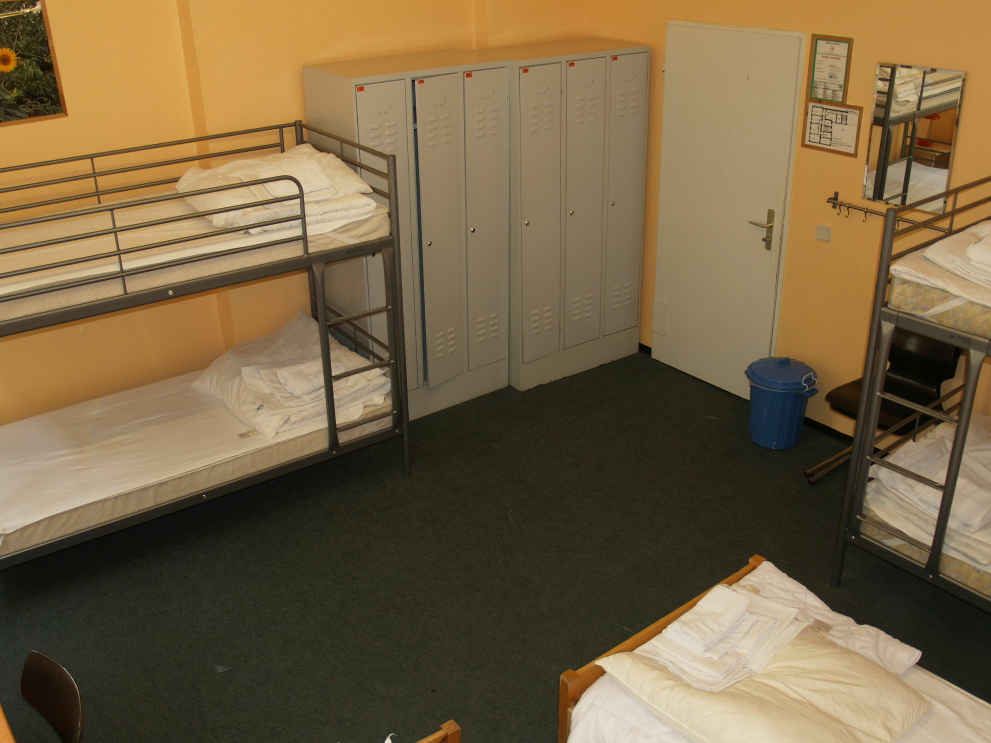 Hostel Happy Go Lucky + *