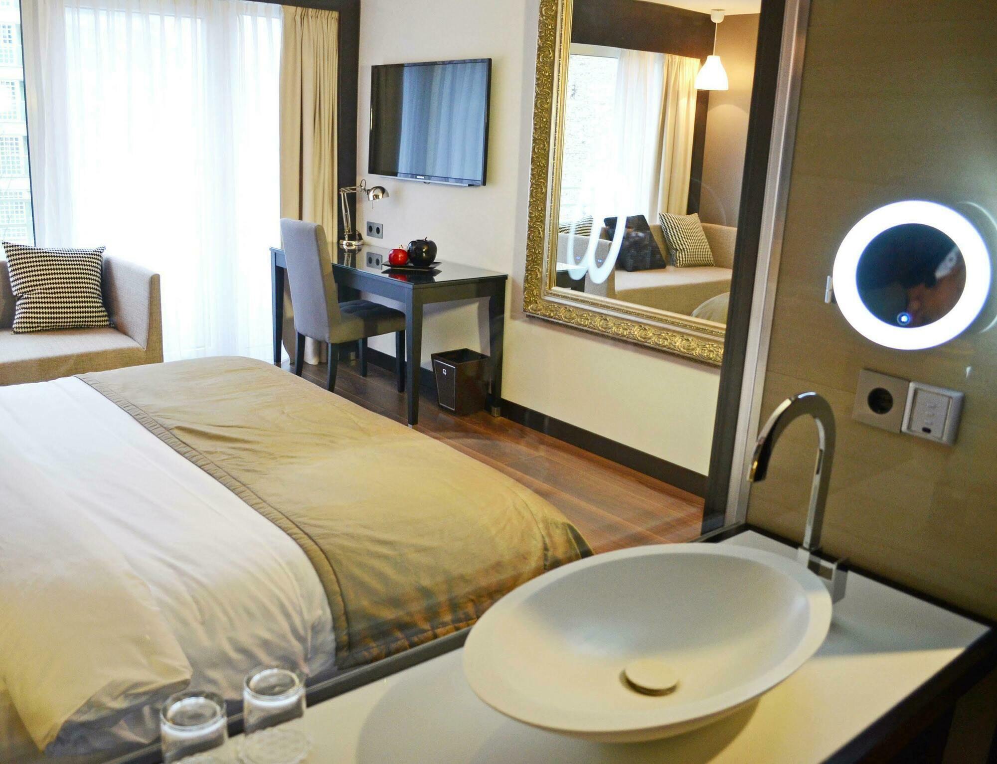 Quentin Am Kurfuerstendamm Hotel 4*