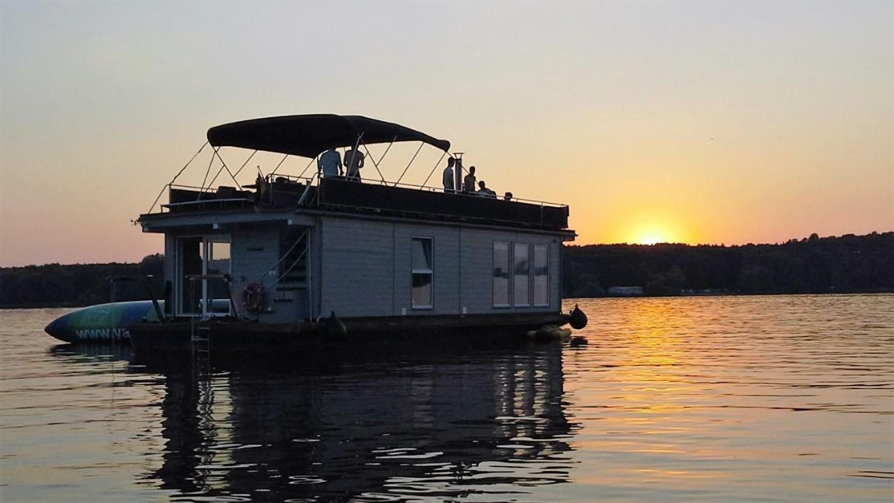 Botel Hausboot Deluxe