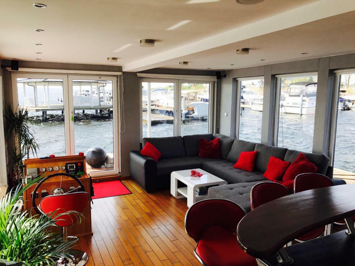 Hausboot Deluxe Botel *