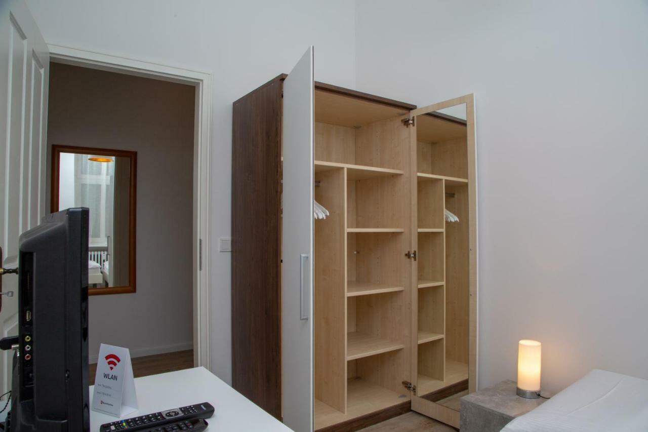 Pandoras Apartment