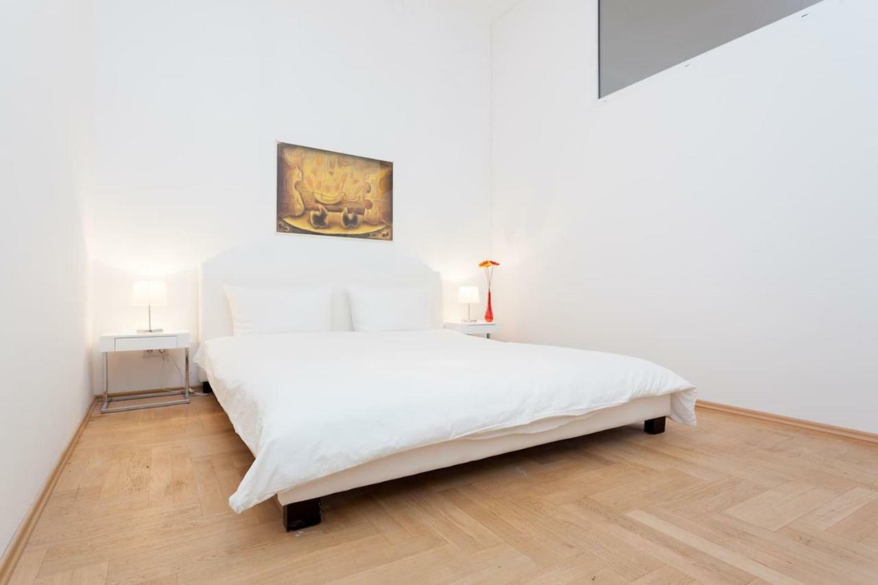 Labyrinth Apartment *