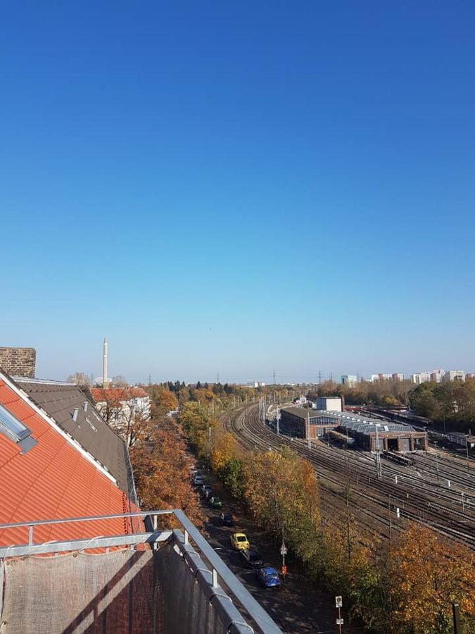 Helle Dachgeschosswohnung Fuer 8 Personen In Zentraler Lage * Berlin