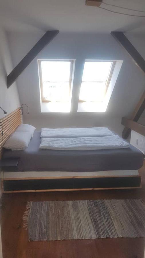 Helle Dachgeschosswohnung Fuer 8 Personen In Zentraler Lage * Berlin