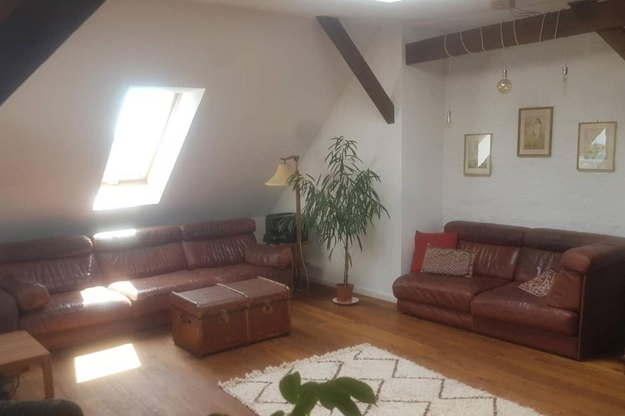 Helle Dachgeschosswohnung Fuer 8 Personen In Zentraler Lage Apartment Berlin