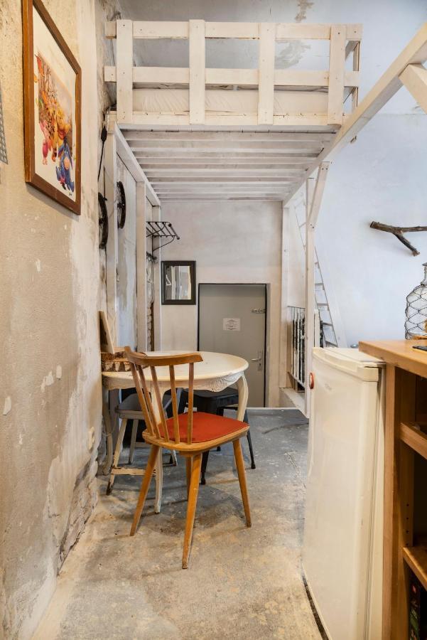 Avoid The Crowd - Industrial Studio Apartment Berlin